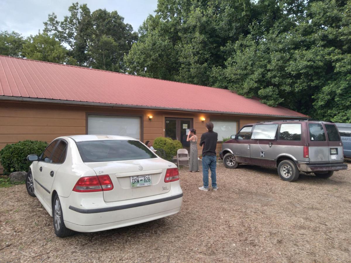 The Chicken Coop Cosby Exterior photo