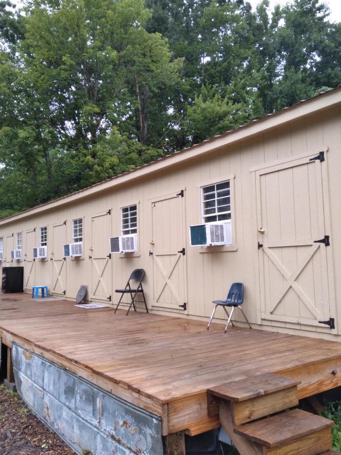 The Chicken Coop Cosby Exterior photo
